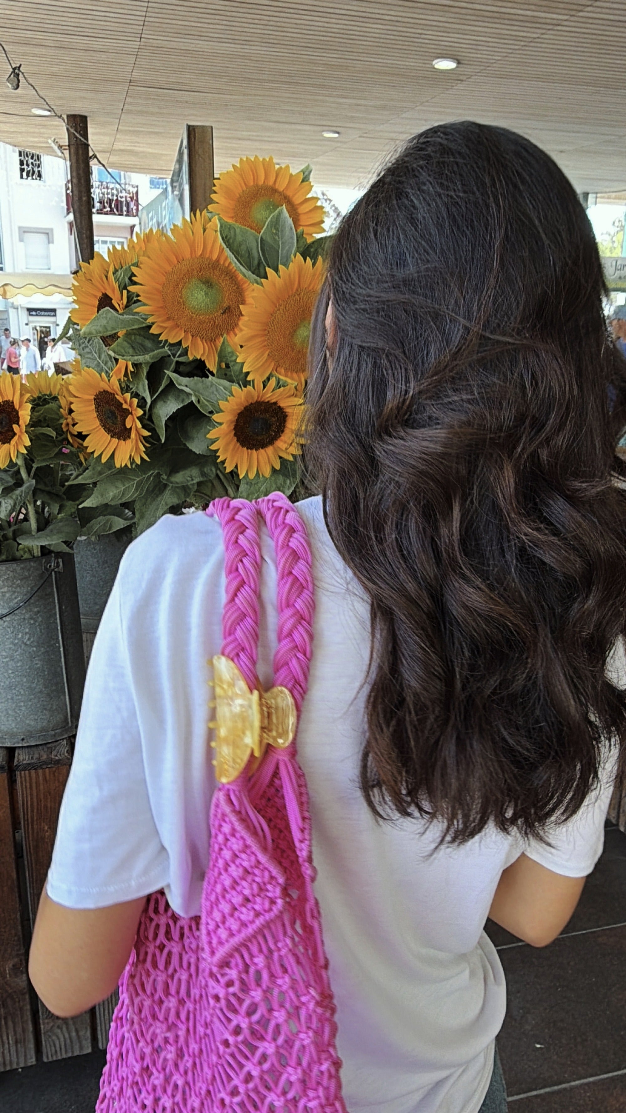 Pince à cheveux Palett Citron, jaune clair, en acétate de cellulose, portée dans les cheveux